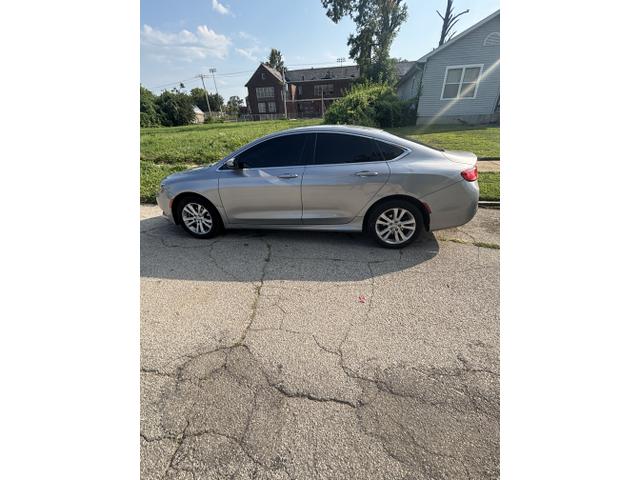 Photo of 2016 Silver Chrysler 200