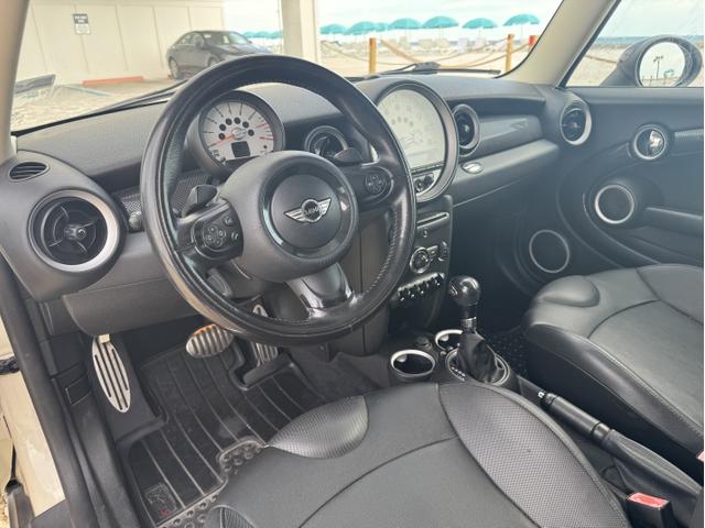Photo of 2011 White MINI Cooper S Clubman