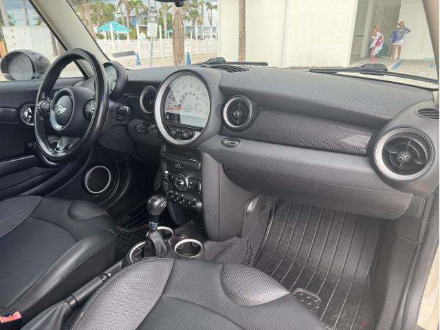 Photo of 2011 White MINI Cooper S Clubman