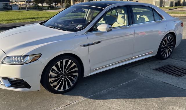 Photo of 2019 White Lincoln Continental