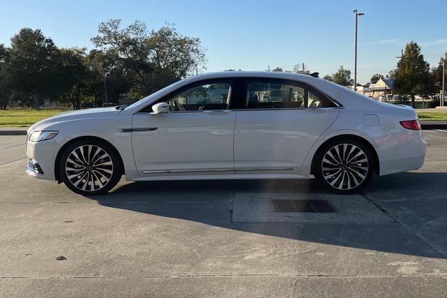 Photo of 2019 White Lincoln Continental