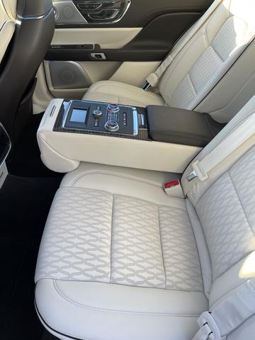 Photo of 2019 White Lincoln Continental