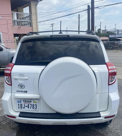 Photo of 2011 White Toyota RAV4