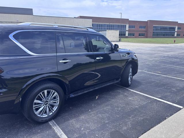 Photo of 2023 Black INFINITI QX80