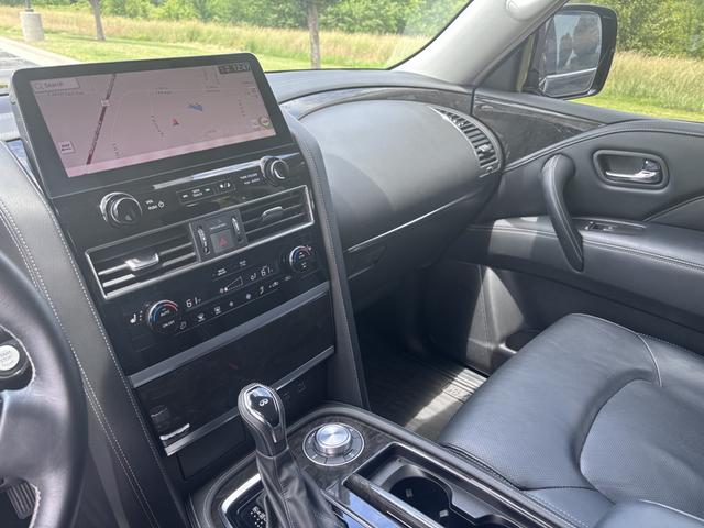 Photo of 2023 Black INFINITI QX80