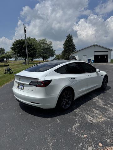 Photo of 2021 White Tesla Model 3