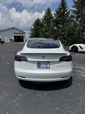 Photo of 2021 White Tesla Model 3