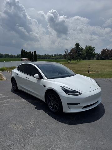 Photo of 2021 White Tesla Model 3