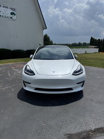 Photo of 2021 White Tesla Model 3