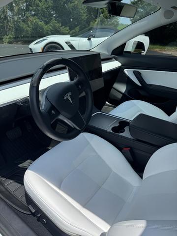 Photo of 2021 White Tesla Model 3