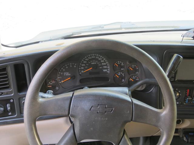 Photo of 2005 White Chevrolet Silverado 2500