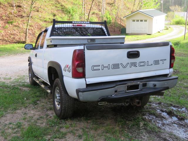 Photo of 2005 White Chevrolet Silverado 2500