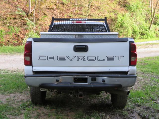Photo of 2005 White Chevrolet Silverado 2500