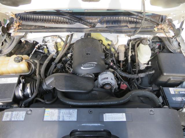 Photo of 2005 White Chevrolet Silverado 2500