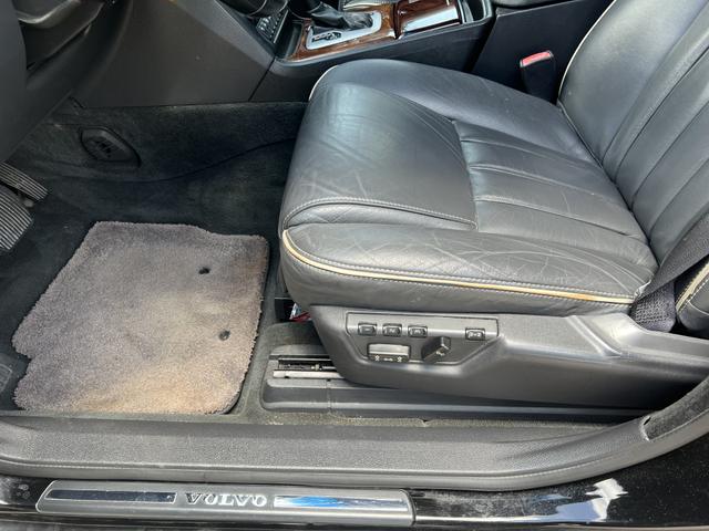 Photo of 2014 Black Volvo XC90