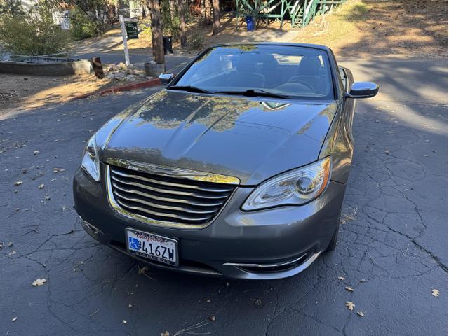 Photo of 2012 Gray Chrysler 200