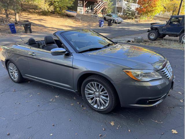Photo of 2012 Gray Chrysler 200
