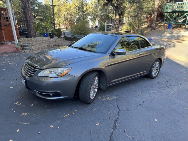 Photo of 2012 Gray Chrysler 200