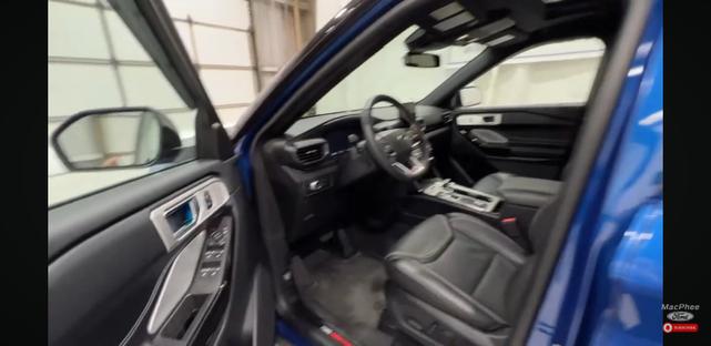 Photo of 2023 Blue Ford Explorer