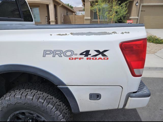 Photo of 2012 White Nissan Titan