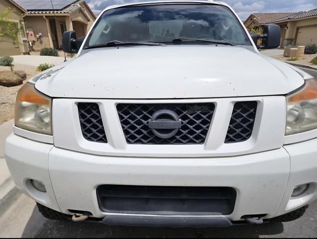 Photo of 2012 White Nissan Titan
