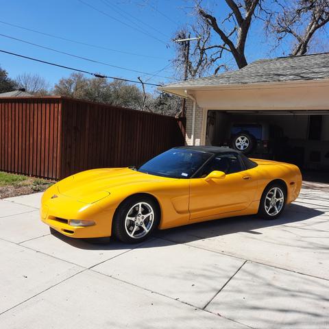 Photo of 2002 Yellow Chevrolet Corvette