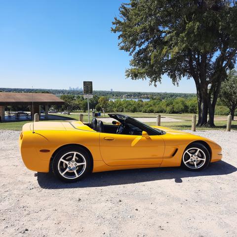 Photo of 2002 Yellow Chevrolet Corvette