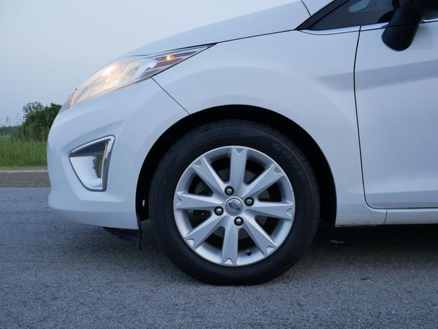 Photo of 2011 White Ford Fiesta