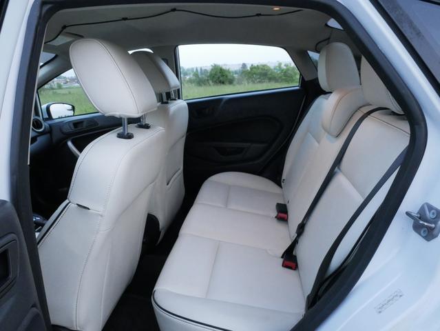 Photo of 2011 White Ford Fiesta