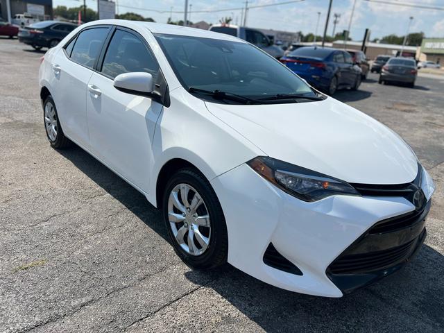 Photo of 2016 White Toyota Corolla