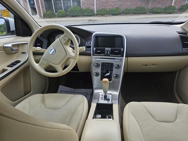 Photo of 2012 White Volvo XC60