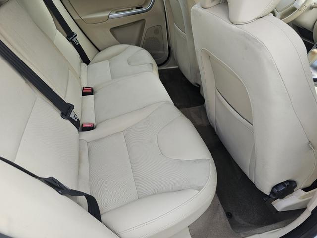 Photo of 2012 White Volvo XC60