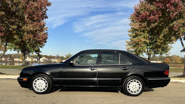 Photo of 2000 Black Mercedes-Benz E-Class