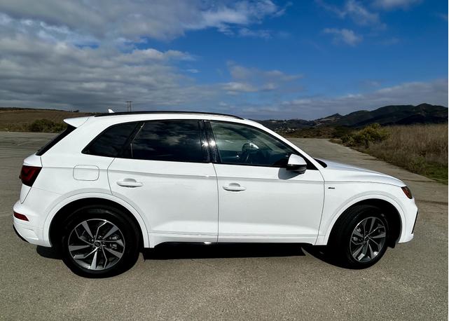 Photo of 2024 White Audi Q5