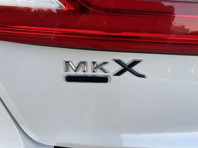Photo of 2017 White Lincoln MKX