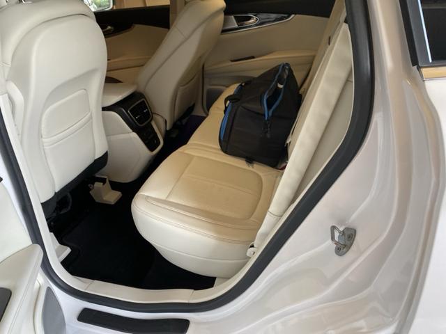 Photo of 2017 White Lincoln MKX