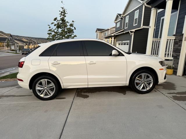 Photo of 2017 White Audi Q3