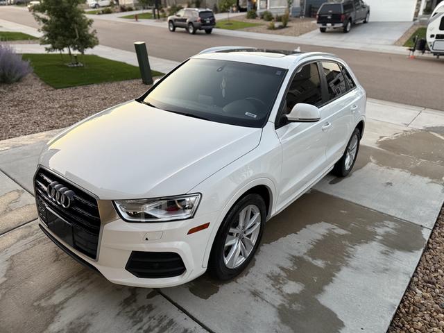 Photo of 2017 White Audi Q3