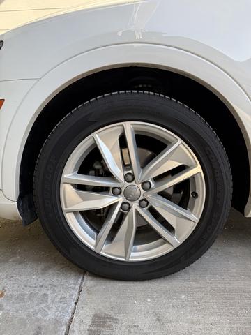 Photo of 2017 White Audi Q3