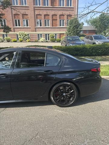 Photo of 2022 Black BMW M550