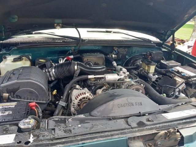 Photo of 1998 Green GMC Suburban
