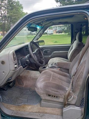 Photo of 1998 Green GMC Suburban