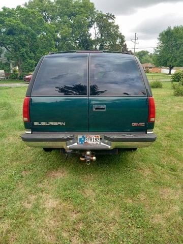 Photo of 1998 Green GMC Suburban