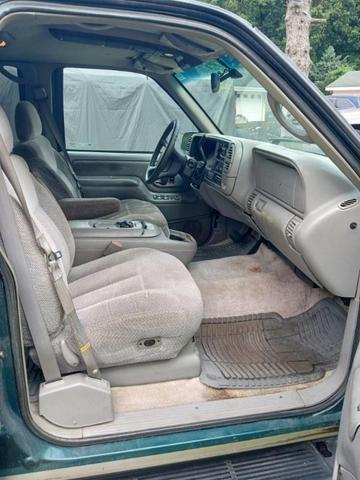 Photo of 1998 Green GMC Suburban