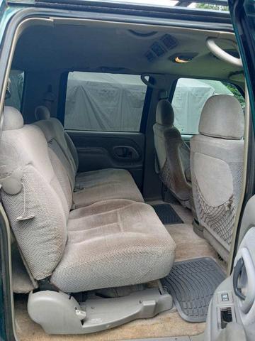 Photo of 1998 Green GMC Suburban