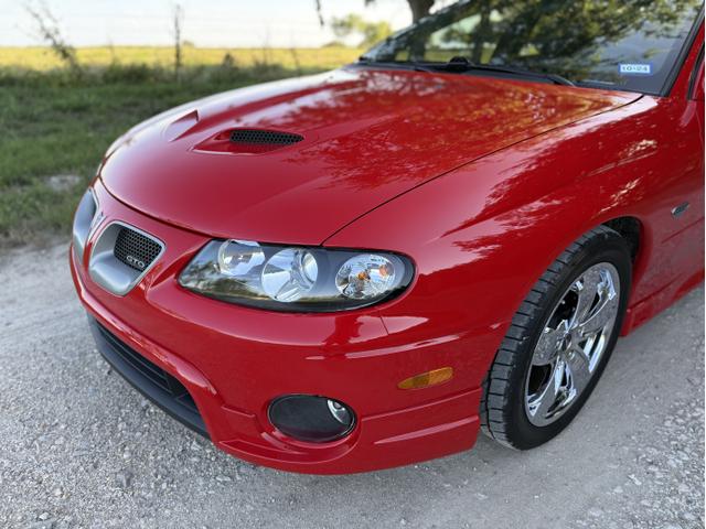 Photo of 2006 Red Pontiac GTO