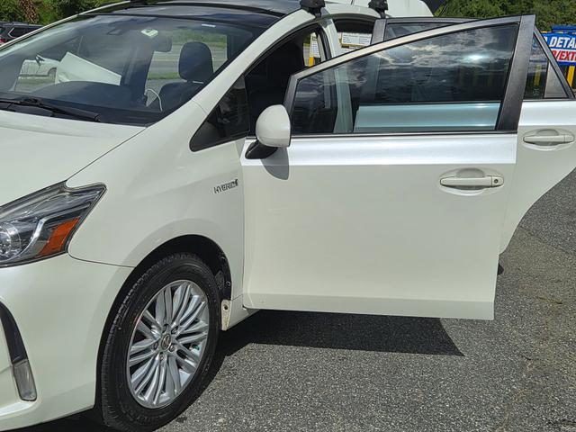 Photo of 2017 White Toyota Prius v