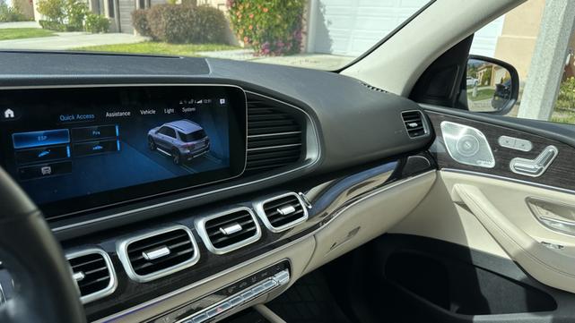 Photo of 2023 Silver Mercedes-Benz GLE 350