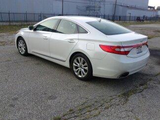Photo of 2012 White Hyundai Azera