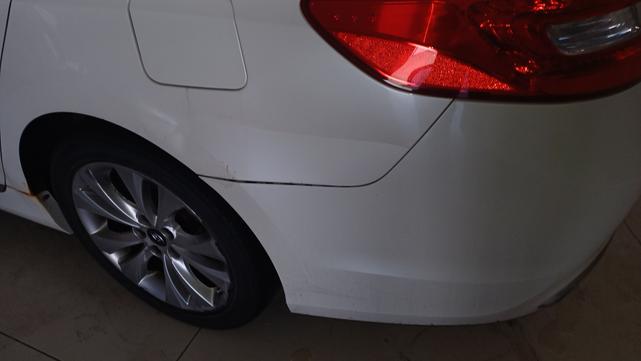 Photo of 2012 White Hyundai Azera